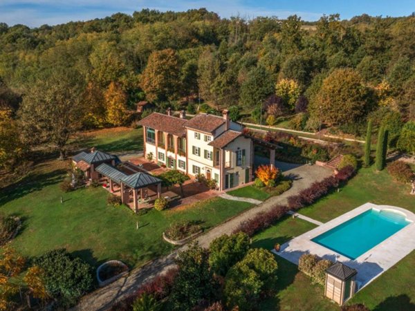 casa indipendente in vendita a Mombaruzzo in zona Stazione