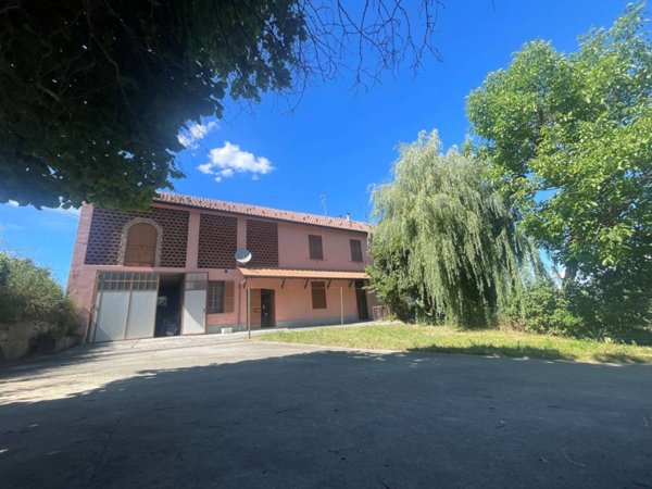 casale in vendita a Mombaruzzo in zona Bazzana