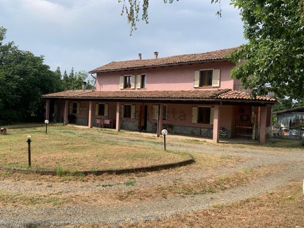 casa indipendente in vendita a Mombaruzzo in zona Stazione