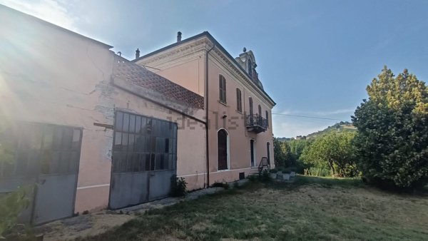 casa indipendente in vendita a Mombaruzzo in zona Stazione
