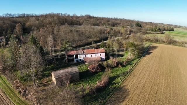 casa indipendente in vendita a Mombaruzzo in zona Stazione