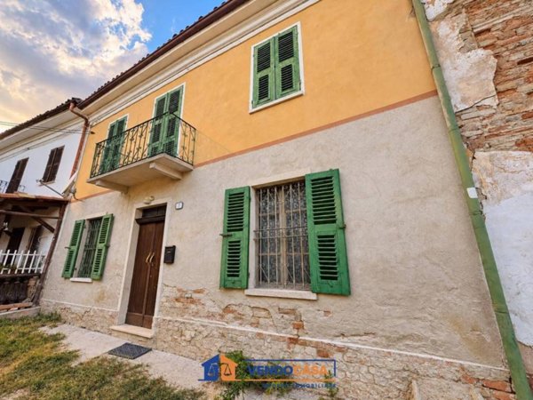 casa indipendente in vendita a Mombaruzzo in zona Bazzana