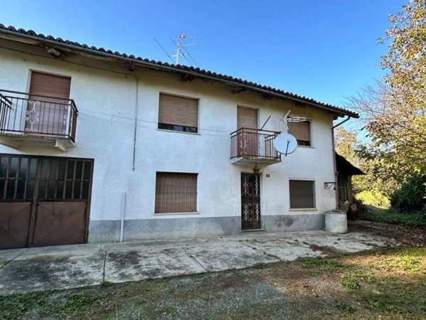 casa indipendente in vendita a Mombercelli