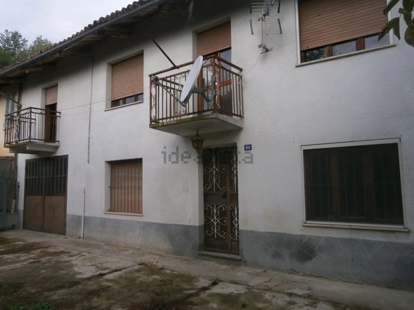 esavano in vendita a Mombercelli in zona Nisorella