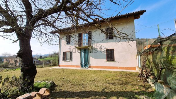 casa indipendente in vendita a Mombercelli