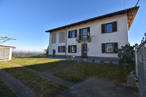 casa indipendente in vendita a Mombercelli