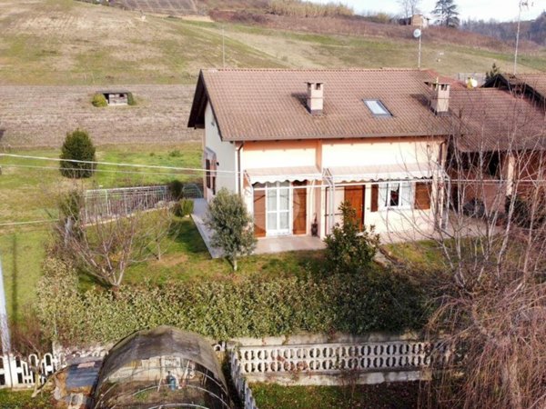 casa indipendente in vendita a Mombercelli