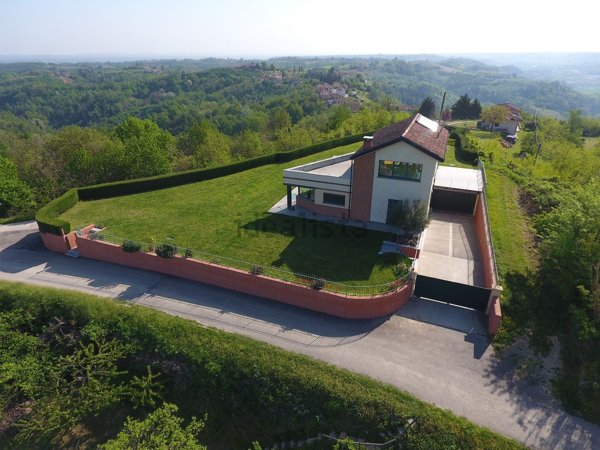 casa indipendente in vendita a Mombercelli