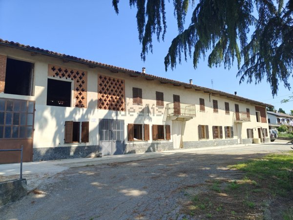 casale in vendita a Mombercelli