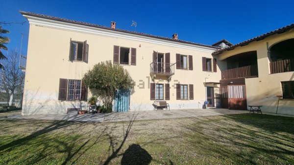 casa indipendente in vendita a Mombercelli