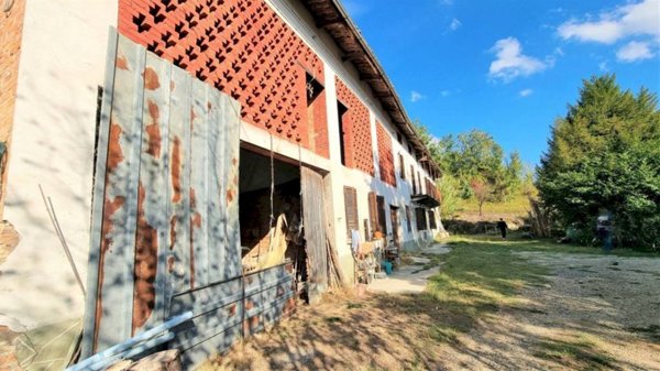 casale in vendita a Mombercelli