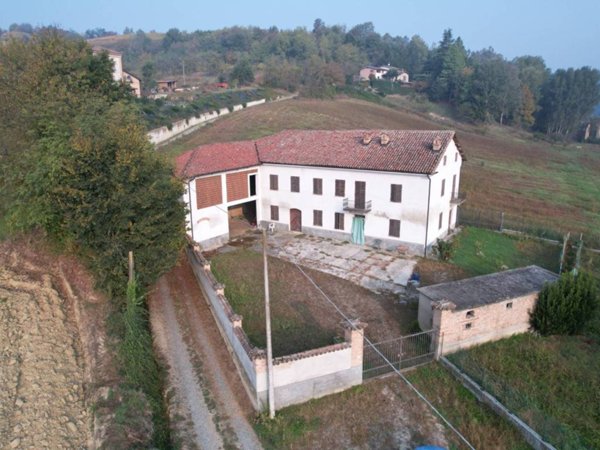 casale in vendita a Mombercelli