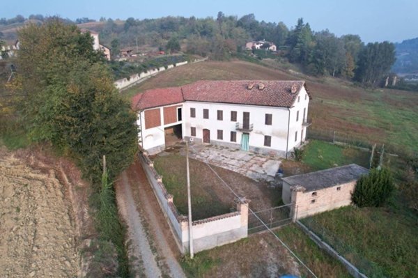casale in vendita a Mombercelli