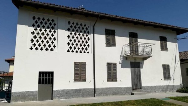 casa indipendente in vendita a Mombercelli