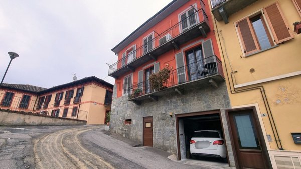 casa indipendente in vendita a Mombercelli