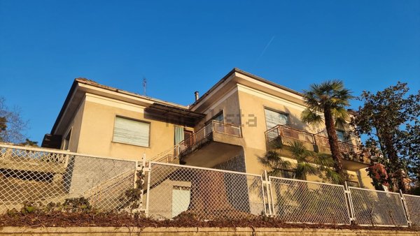 casa indipendente in vendita a Mombercelli