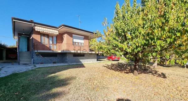casa indipendente in vendita a Mombercelli