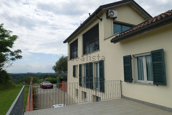 casa indipendente in vendita a Mombercelli