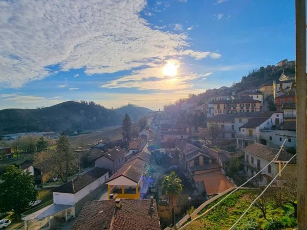 casa indipendente in vendita a Mombercelli