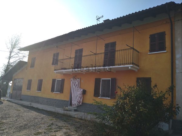 casale in vendita a Mombercelli