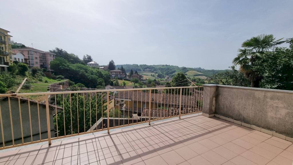 casa indipendente in vendita a Mombercelli