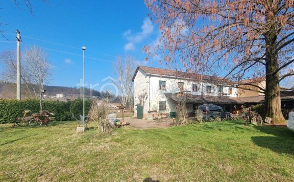 casa indipendente in vendita a Mombercelli