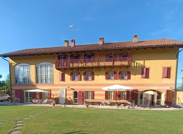 casale in vendita a Mombercelli