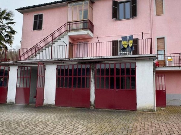 casa indipendente in vendita a Mombercelli