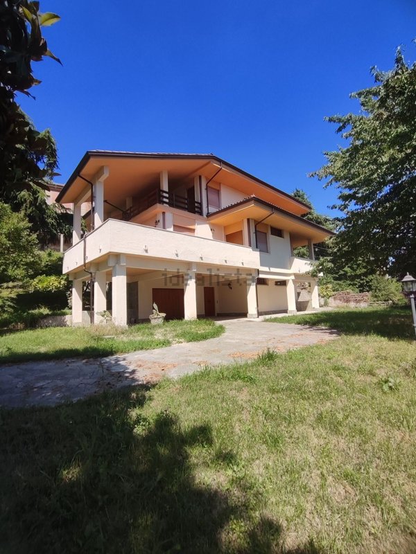 casa indipendente in vendita a Mombercelli