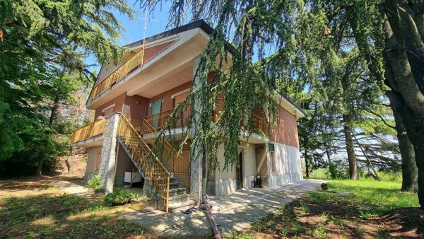 casa indipendente in vendita a Mombercelli
