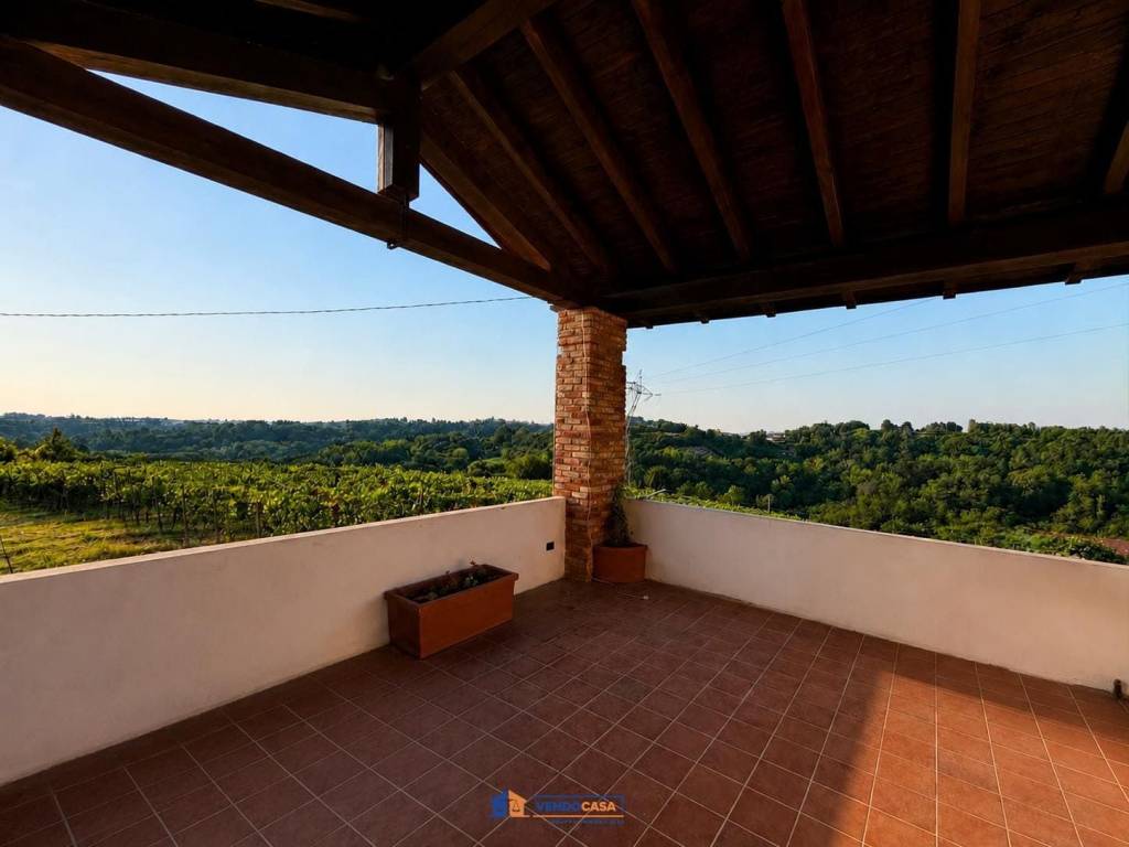 casa indipendente in vendita a Mombercelli