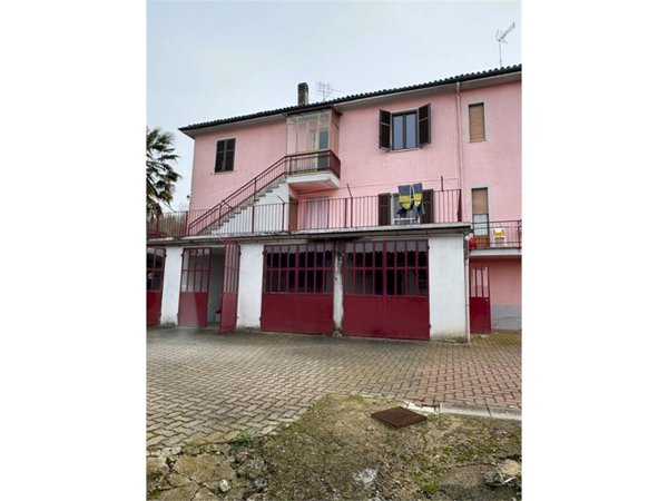 casa indipendente in vendita a Mombercelli
