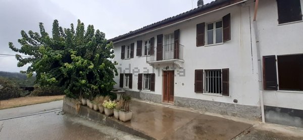 esavano in vendita a Monale