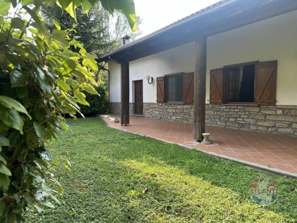 casa indipendente in vendita a Monastero Bormida