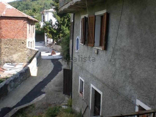 casa indipendente in vendita a Monastero Bormida