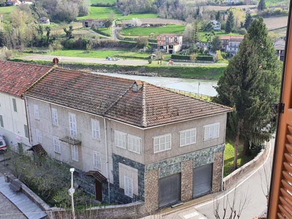 casa indipendente in vendita a Monastero Bormida