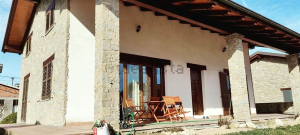 casa indipendente in vendita a Monastero Bormida