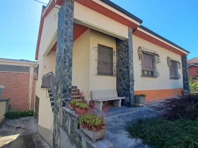 casa indipendente in vendita a Monastero Bormida