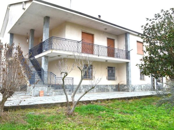 casa indipendente in vendita a Monastero Bormida
