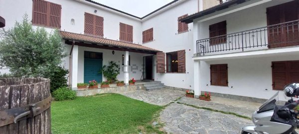 casale in vendita a Monastero Bormida