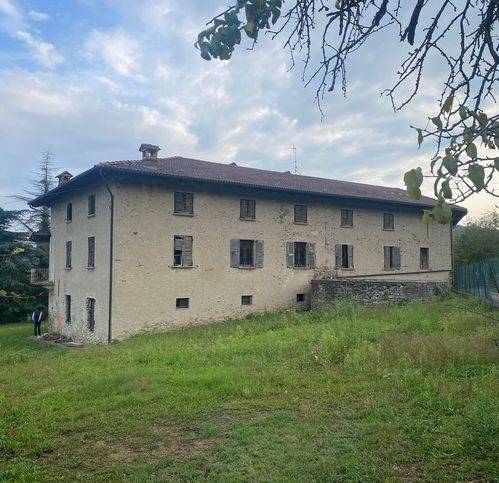 casa indipendente in vendita a Monastero Bormida