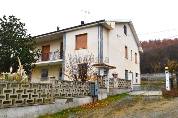casa indipendente in vendita a Monastero Bormida