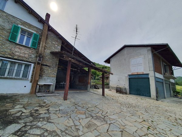 casa indipendente in vendita a Monastero Bormida