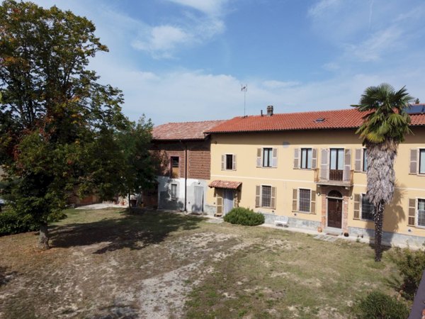 casale in vendita a Moncalvo in zona Stazione