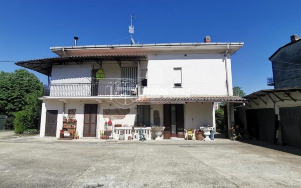 casa indipendente in vendita a Moncalvo in zona Stazione