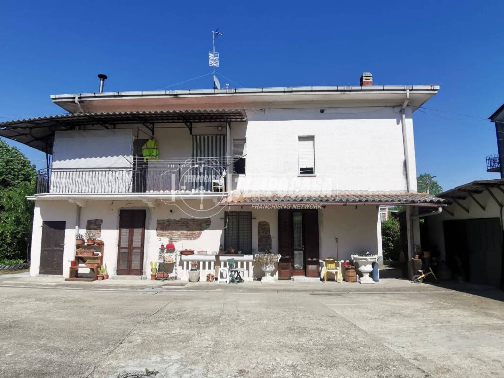 casa indipendente in vendita a Moncalvo in zona Stazione
