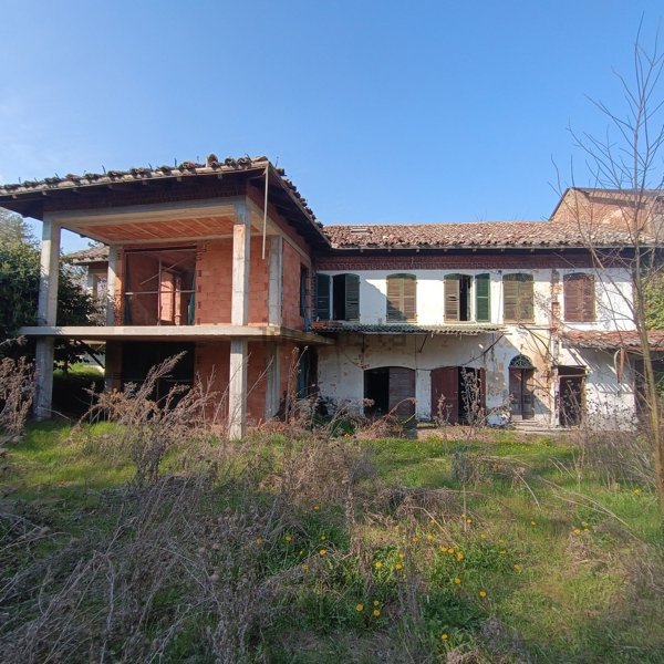 rudere in vendita a Moncalvo in zona Stazione