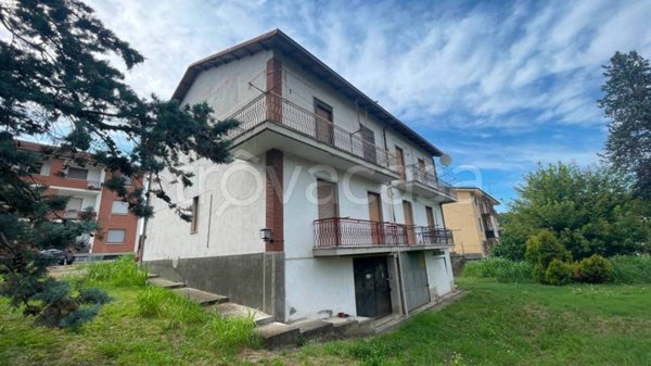 casa indipendente in vendita a Moncalvo in zona Stazione