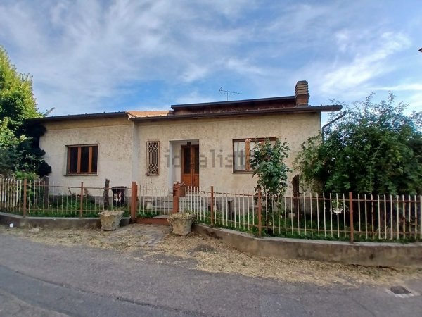casa indipendente in vendita a Moncalvo in zona Gessi