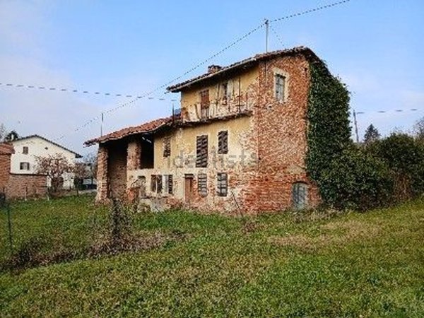 casale in vendita a Moncucco Torinese in zona Barbaso